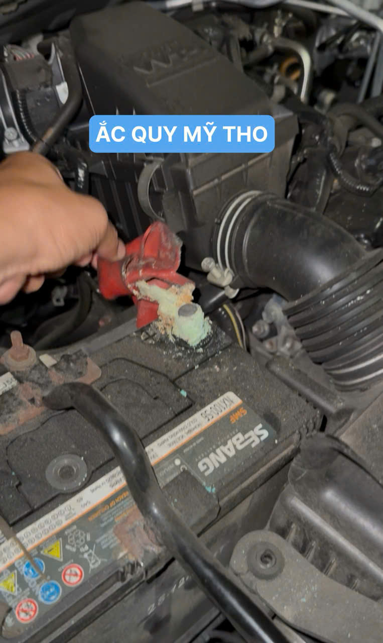 ẮC QUY BỊ RÒ RỈ AXIT