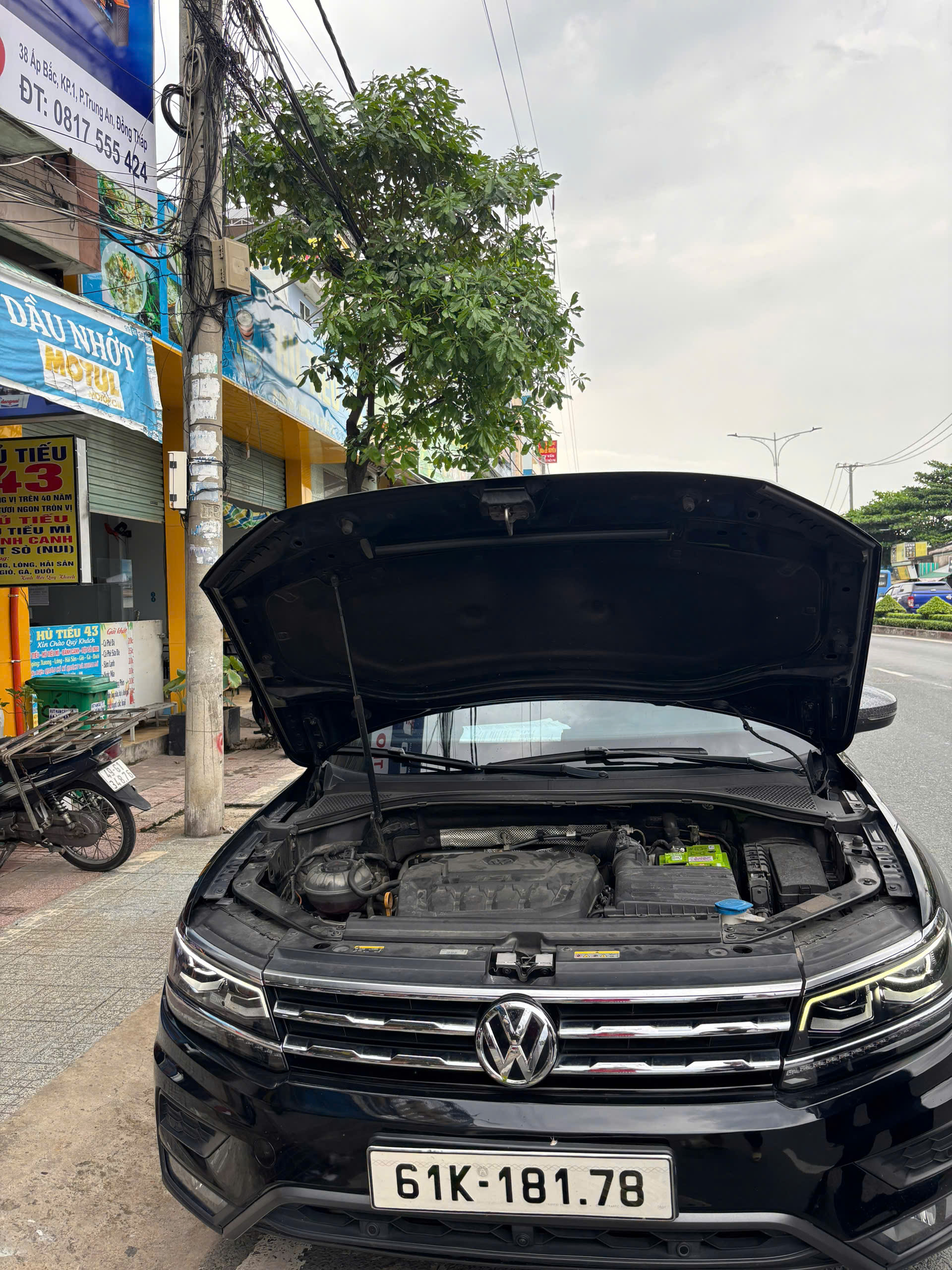 Thay ắc quy tại cửa hàng
